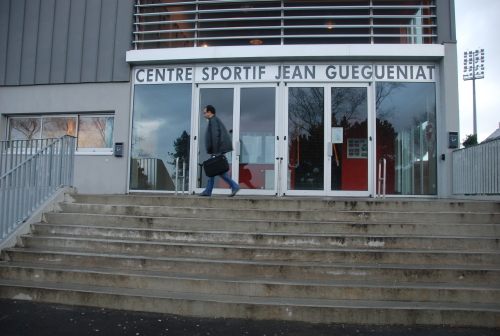 Entr&eacute;e du centre au niveau du parking